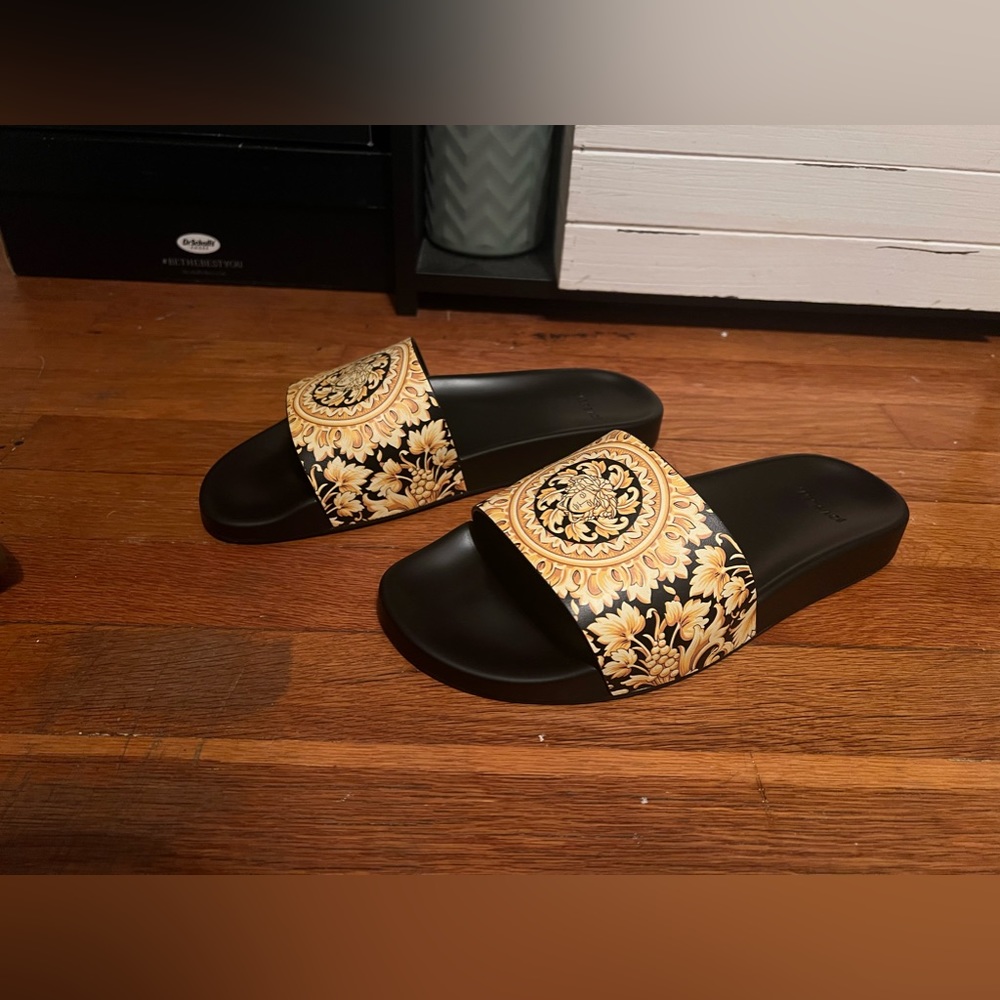 ONLY WORN ONCE | Men’s Barocco Versace Sliders (Size 8 US | Size 41 IT)